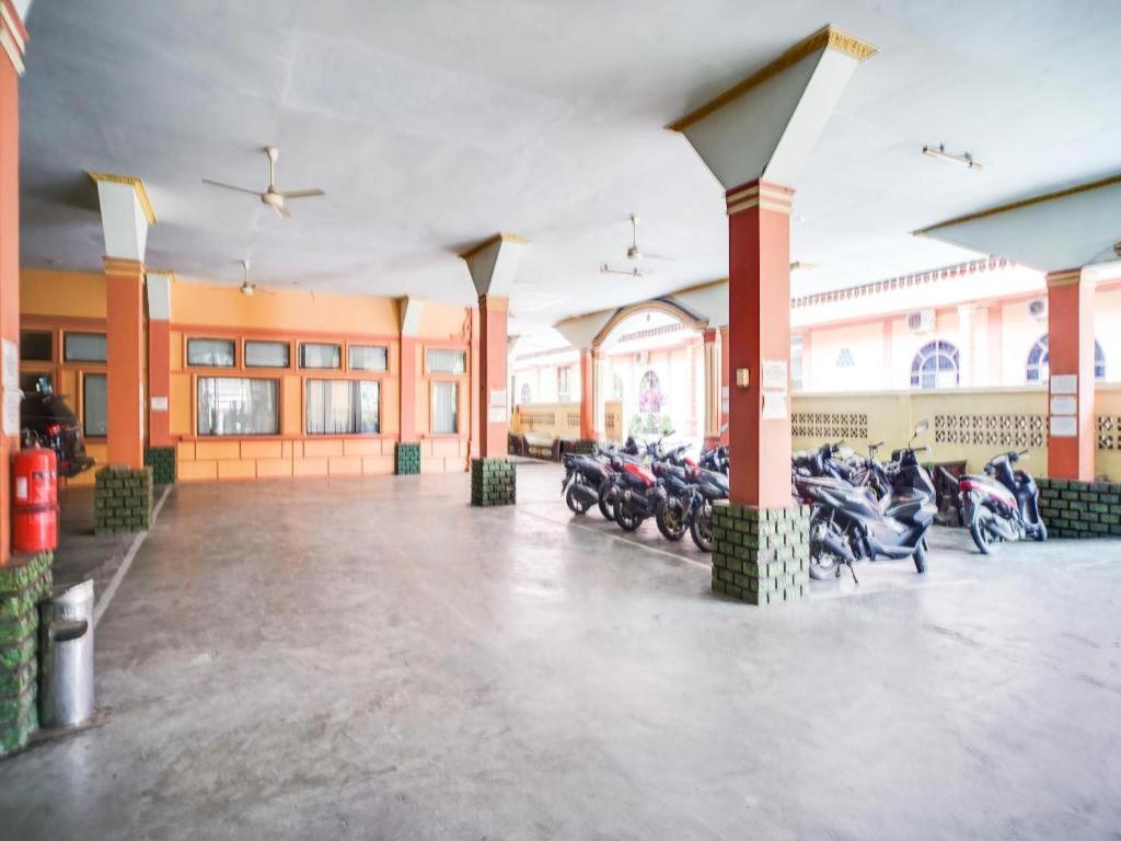 Oyo 1140 Hotel Tresya Tanjung Balai Tanjungbalai Exterior photo